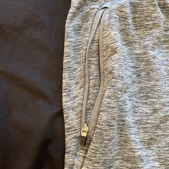 Lot of two… joggers - Picture 2 of 4